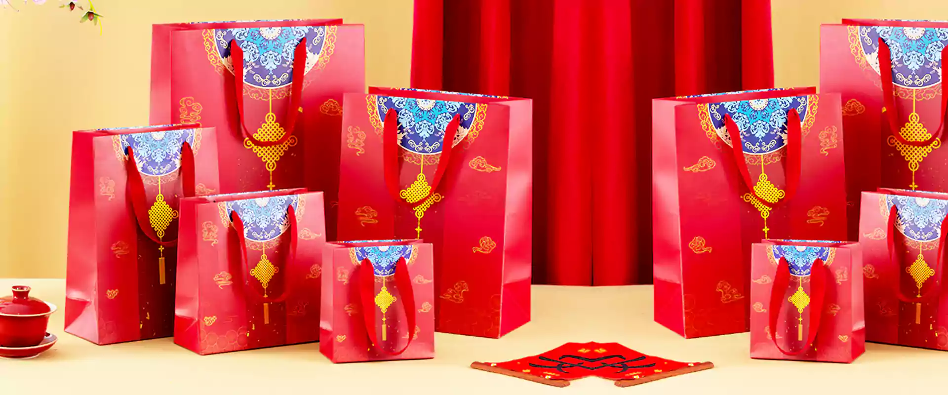 红色中国风礼品手提纸袋